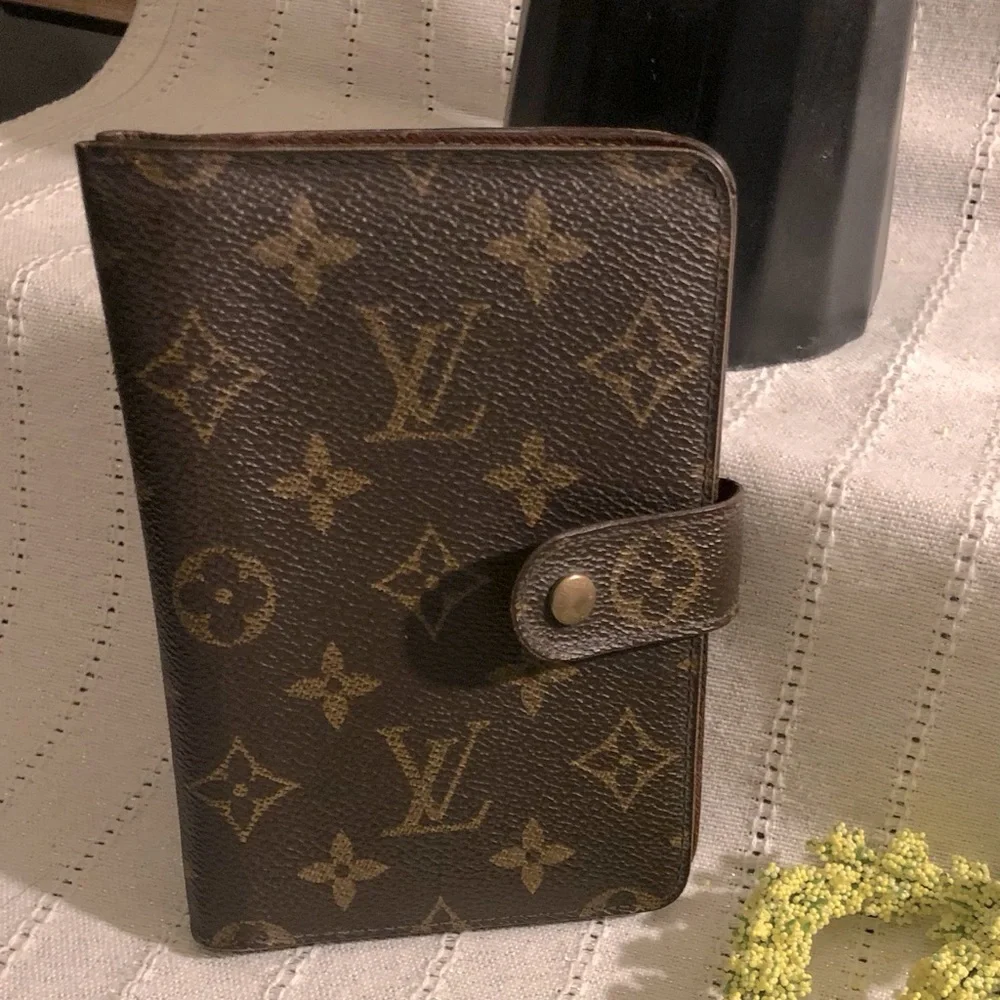 Authentic Louis Vuitton monogram wallet with zippered compartment. - Picture 2 of 9